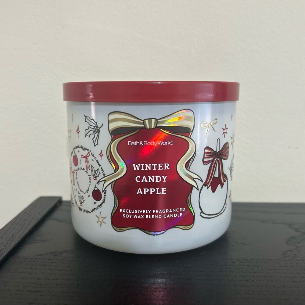 Bath & Body Works Winter Candy Apple 3 Wick Candle - Picture 2 of 2